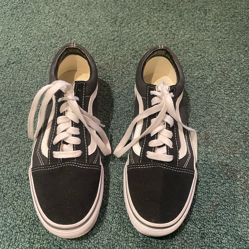 VANS SNEAKER- BLACK W/ WHITE TRIM - LITERALLY WORN ONCE